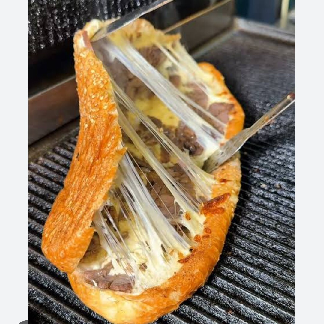 Kavurmalı Kaşarlı Tost (Tam Ekmek)