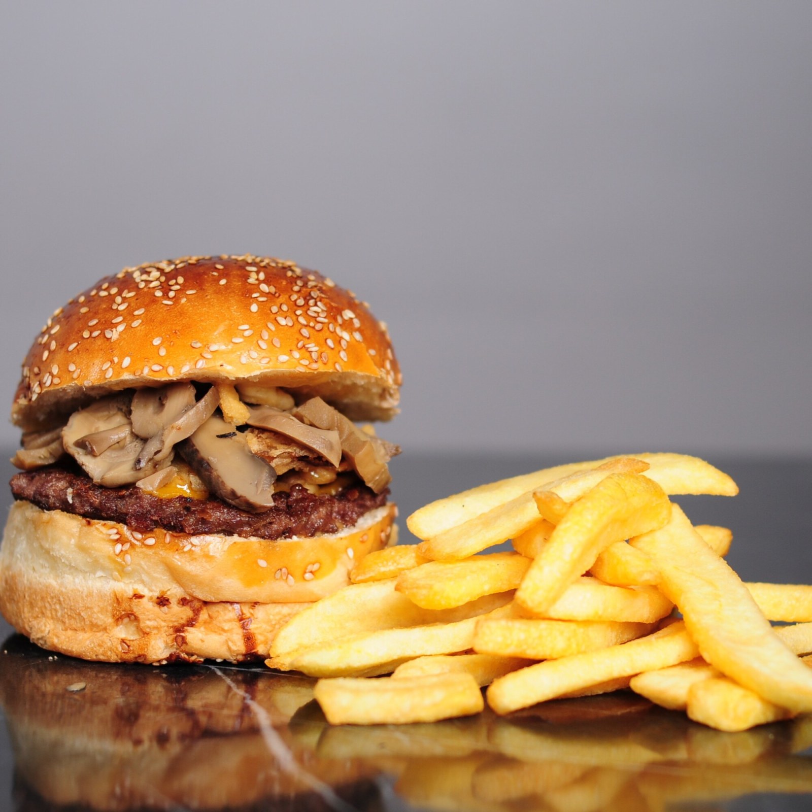 Mantarlı Burger + Patates