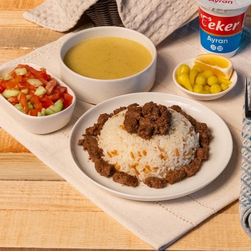 Kavurmalı Pilav Menü ( Kavurmalı Pilav + Seçeceğiniz Çorba + 270ml Ayran + Garnitür Salata )