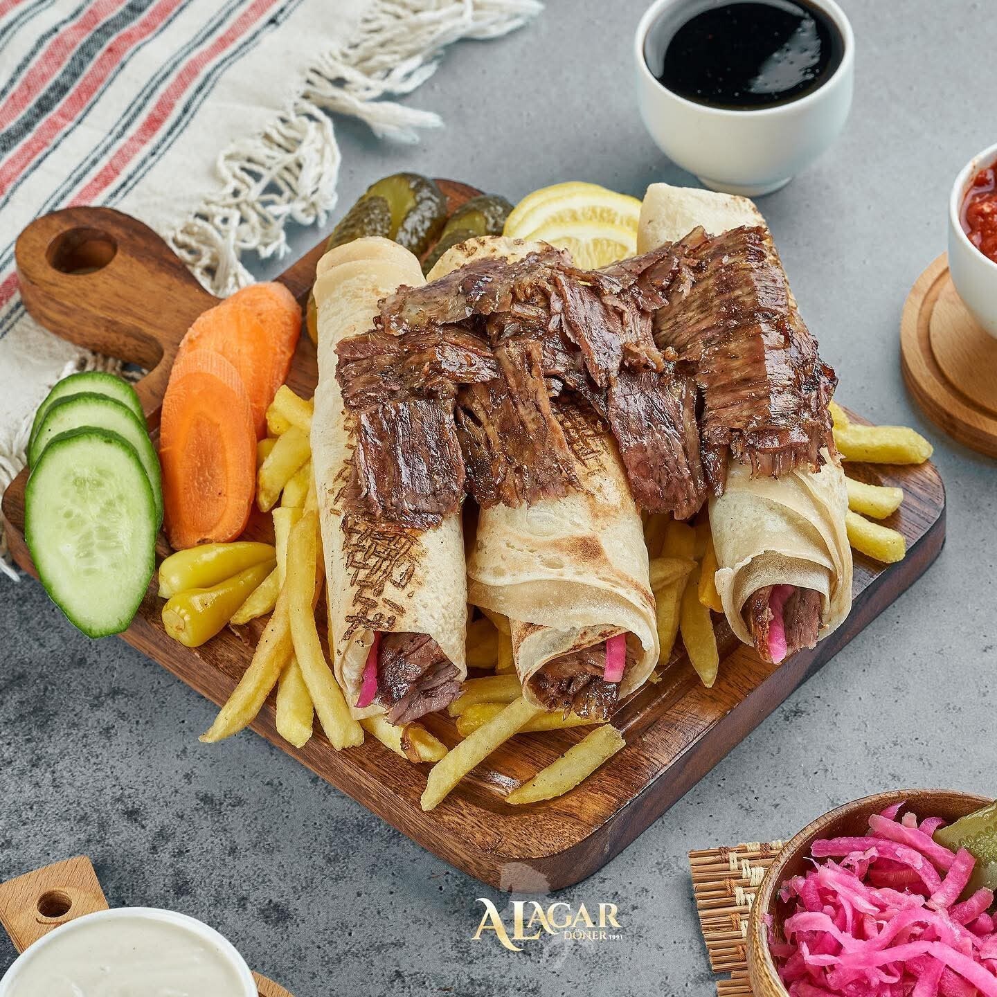 3 adet küçük et döner, yeşillik, patates kızartması