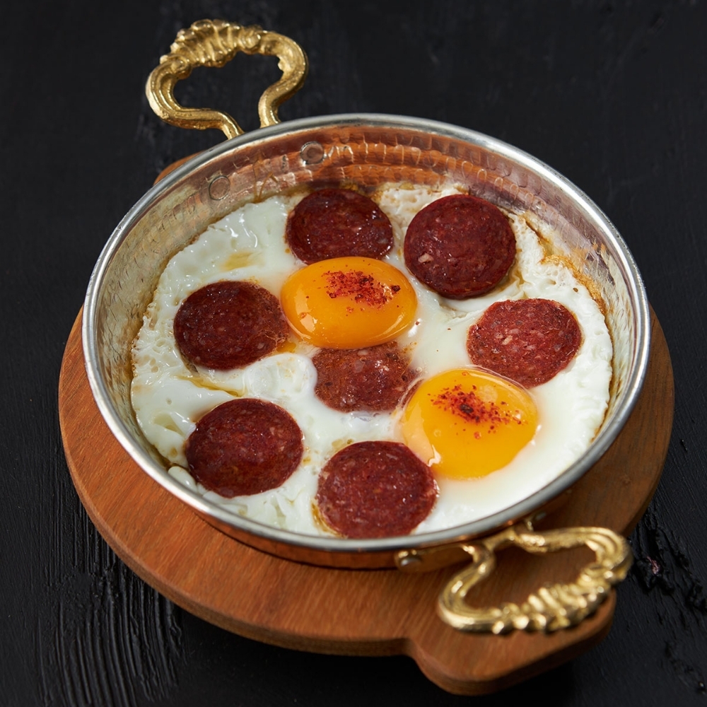 Tereyağlı Sucuklu Yumurta