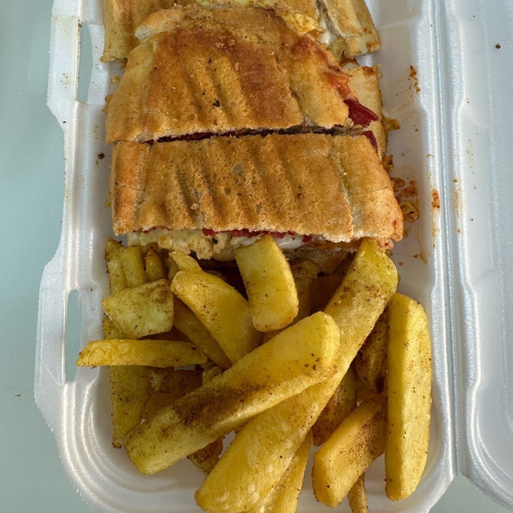 Mangal Sucuklu Kaşarlı Tost Menü