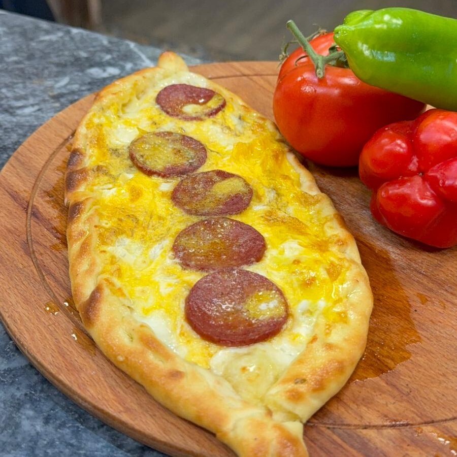 Sucuklu Yumurtalı Pide
