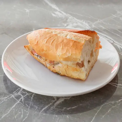 Yarım Ekmek Arası Kaşarlı Sucuklu Bomba