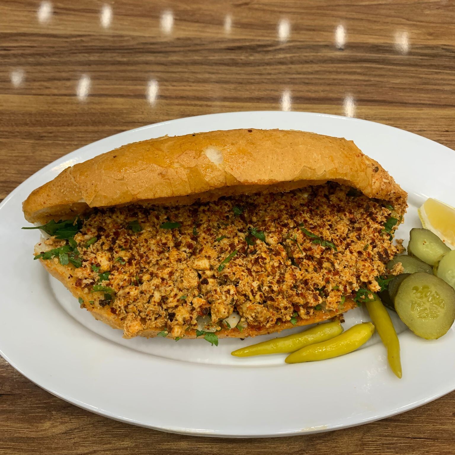 Küçük Ekmeğe Tavuk Tantuni