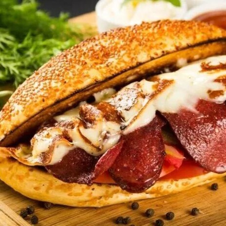 Kaşarlı Sucuk Ekmek Menü