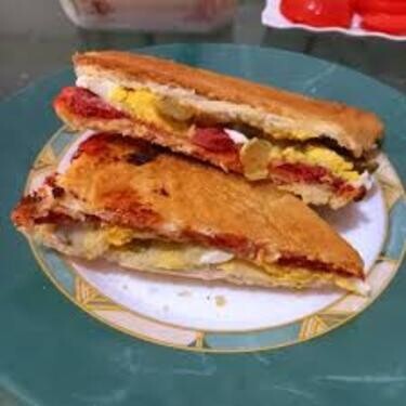 Sucuklu Yumurtalı Tost