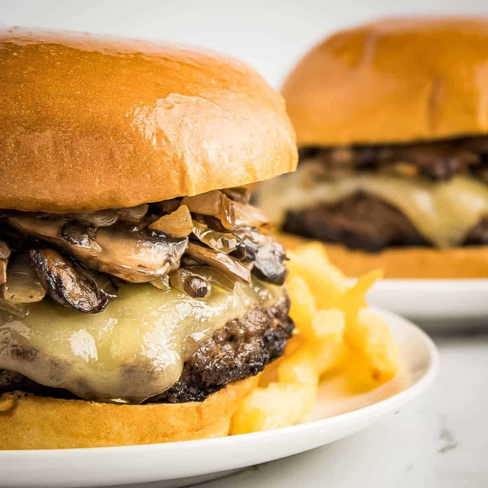 MUSHROOM CHEESEBURGER