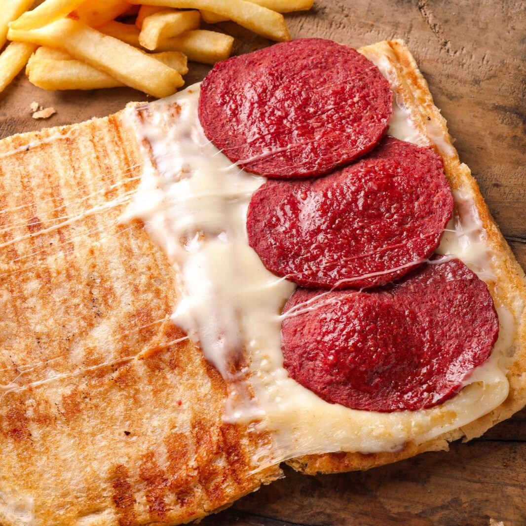 Y.Ekmeğe Sucuklu&Kaşarlı Tost