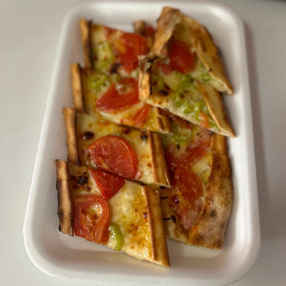 Kaşarlı Sebzeli Pide