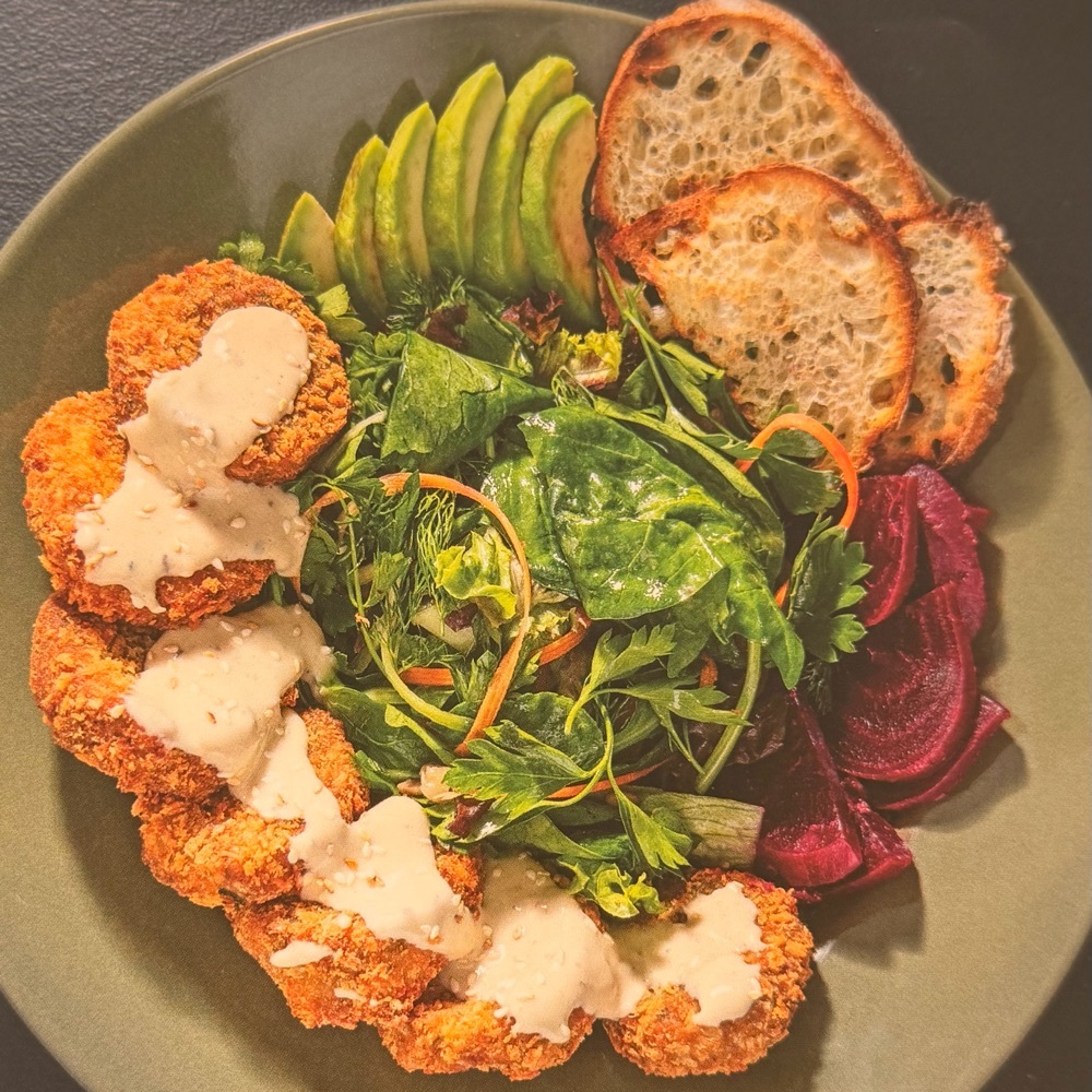 Tahin Soslu Falafel Salata