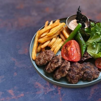 Köfte +Patates Kızartma+Pilav+Ayran 17 ml
