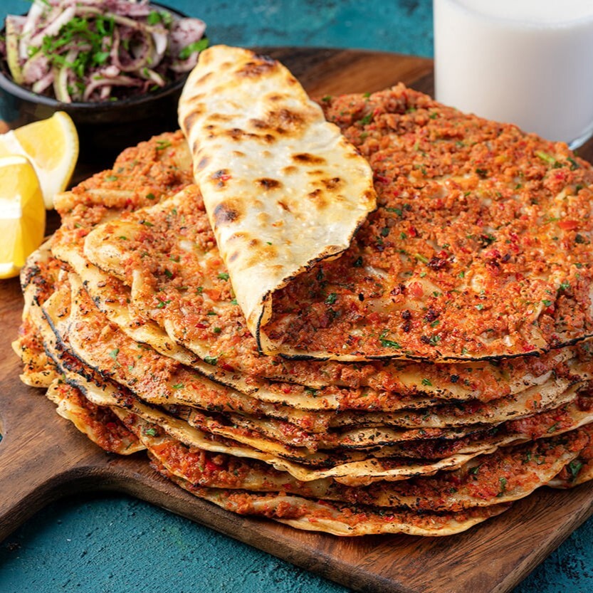 3 Adet Lahmacun Salata Ezme Ayran