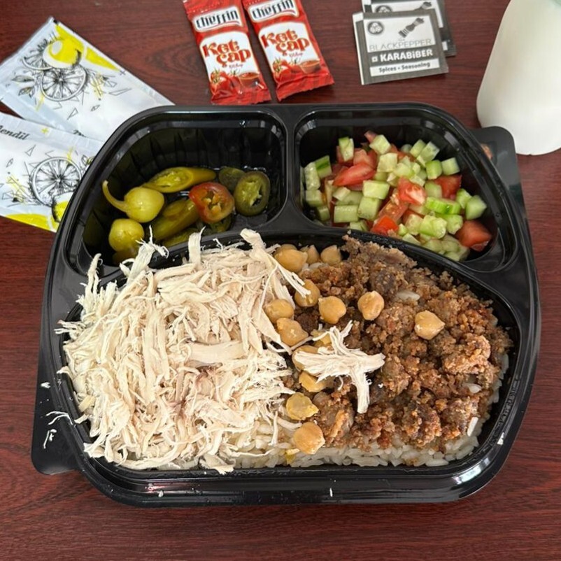 1.5 Ciğerli ve Tavuklu Pilav (Tereyağlı) + Ayran + Salata