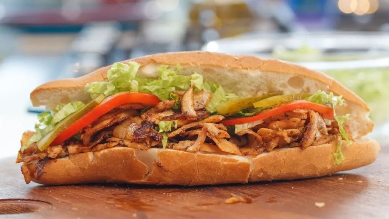 Bütün Ekmek Arası Tavuk Döner
