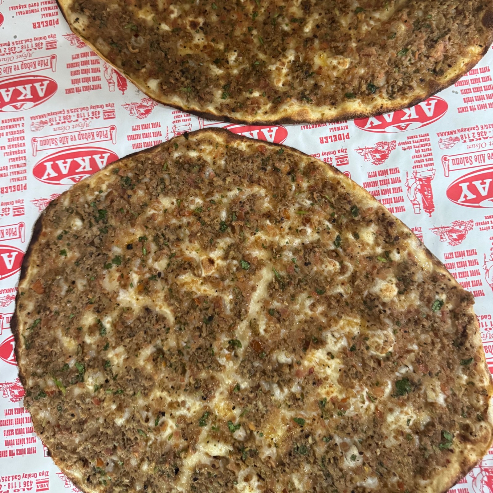 10 Lahmacun .+5 Ayran + salata