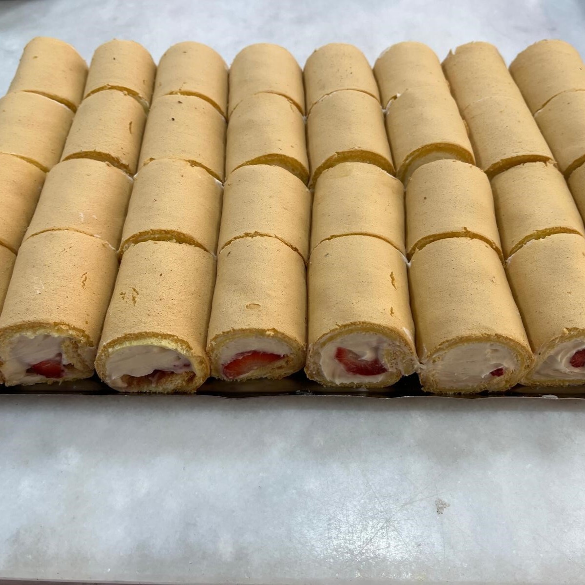 Çilekli Rulo Pasta 250 Gr