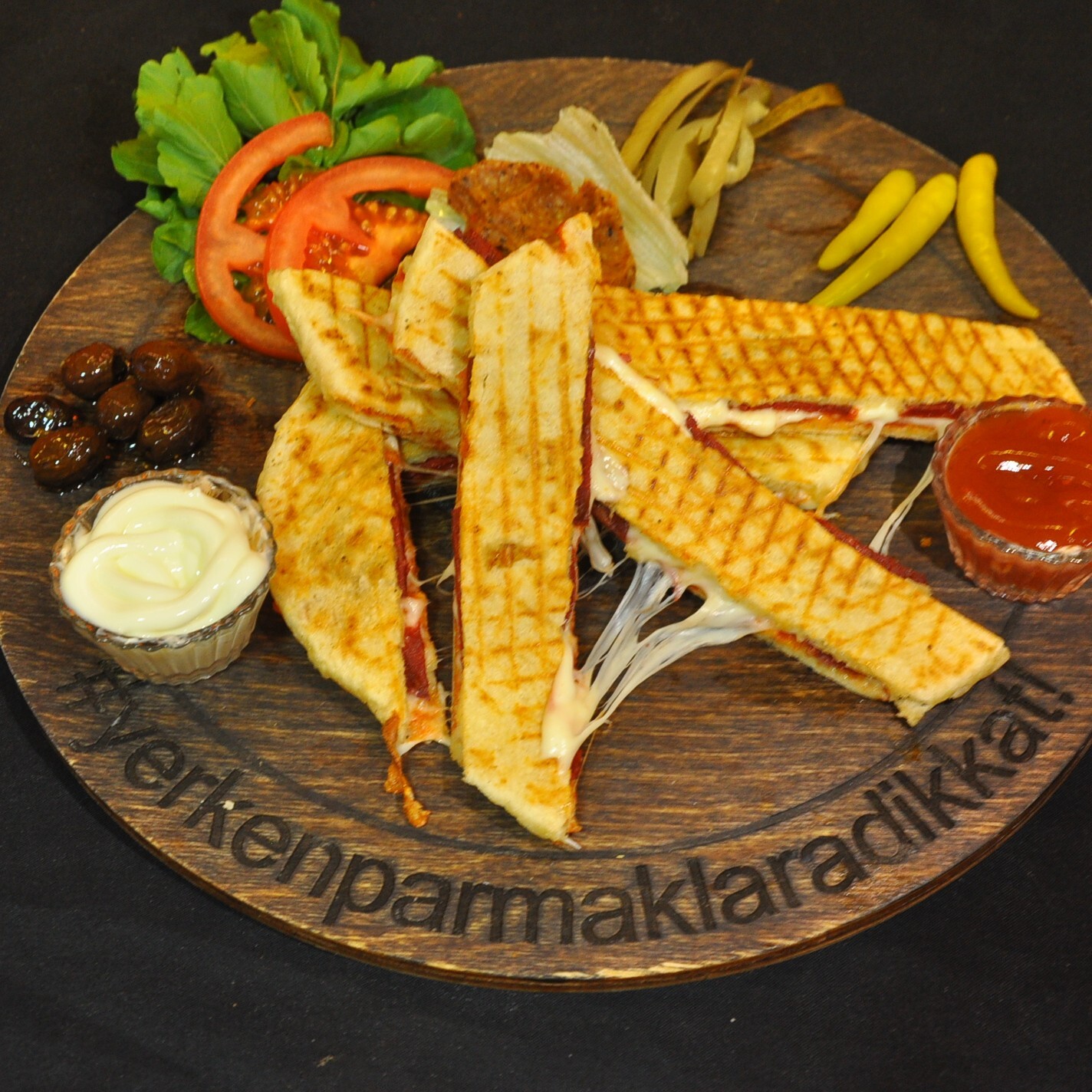 Kasap Dana Sucuklu Karışık Tost