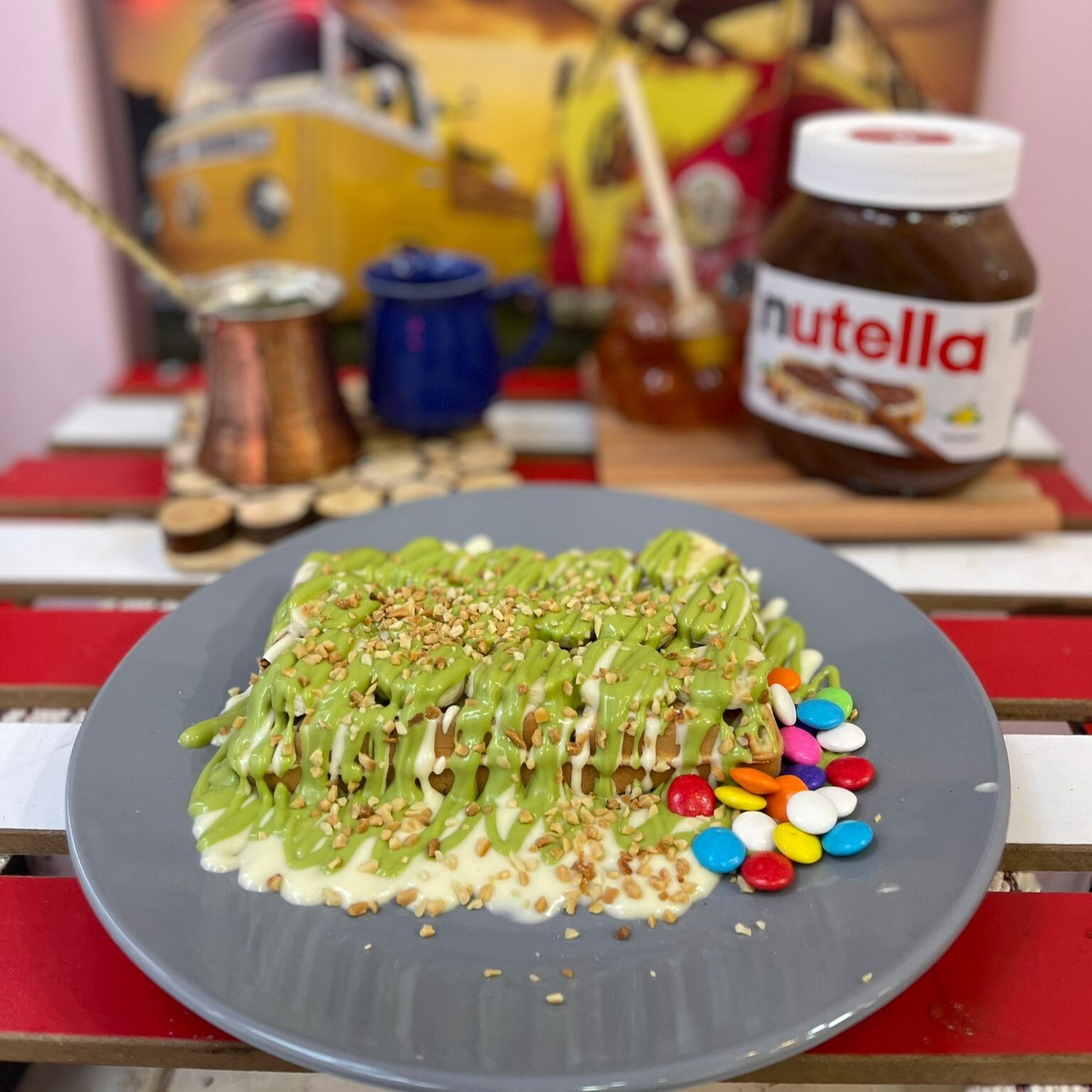 Antep Fıstığı Soslu Muzlu Waffle (Büyük)