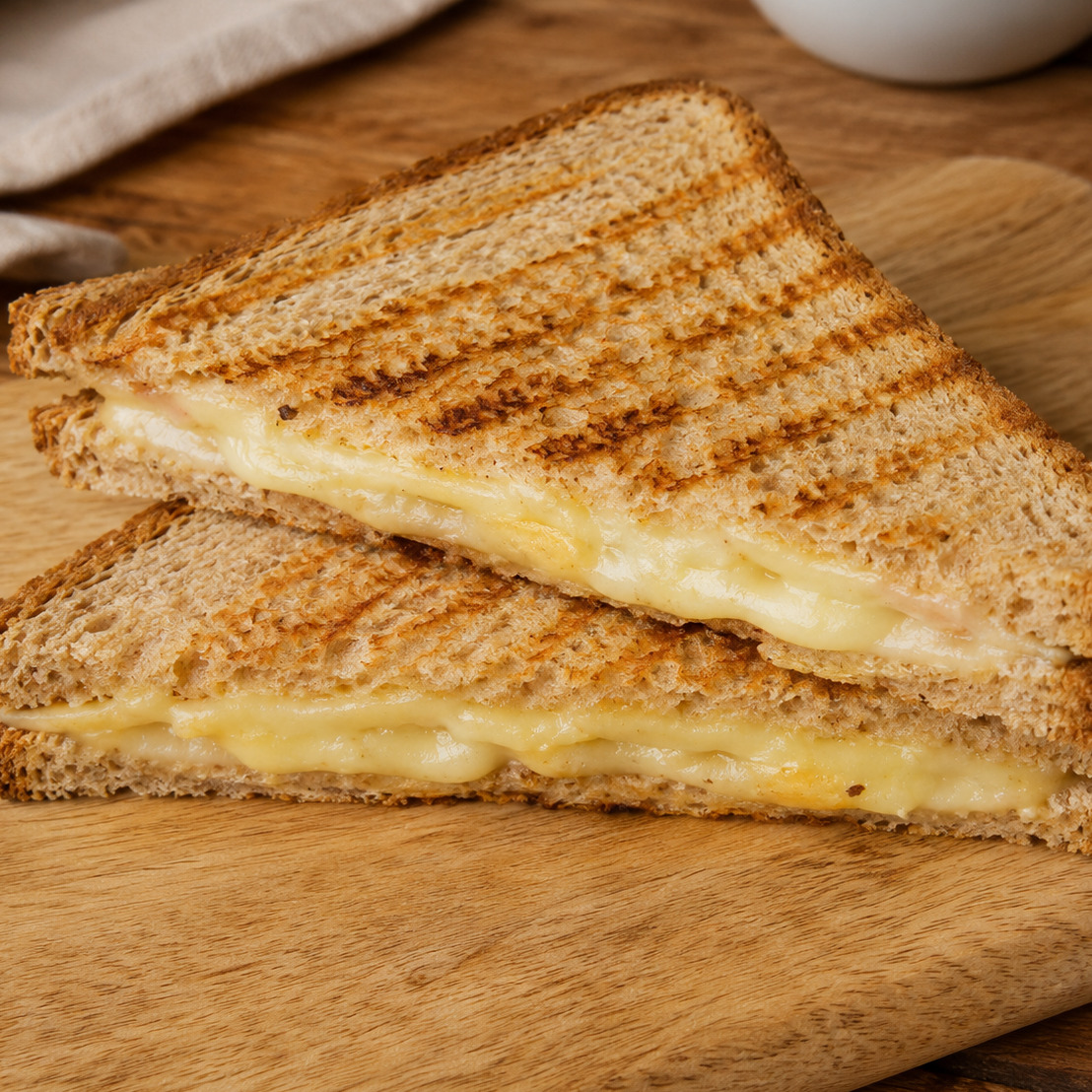 Tam Buğday Çiya Tohumlu Dilimli Ekmekten Kaşarlı Tost