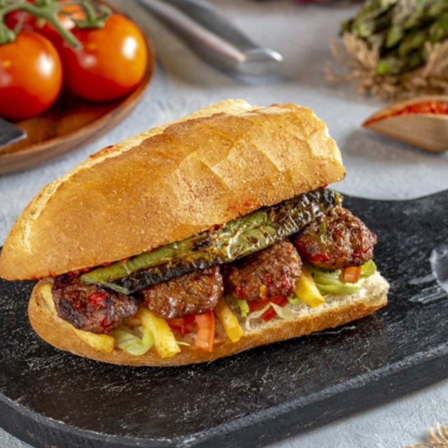 Yarım Ekmek Arası Izgara Köfte