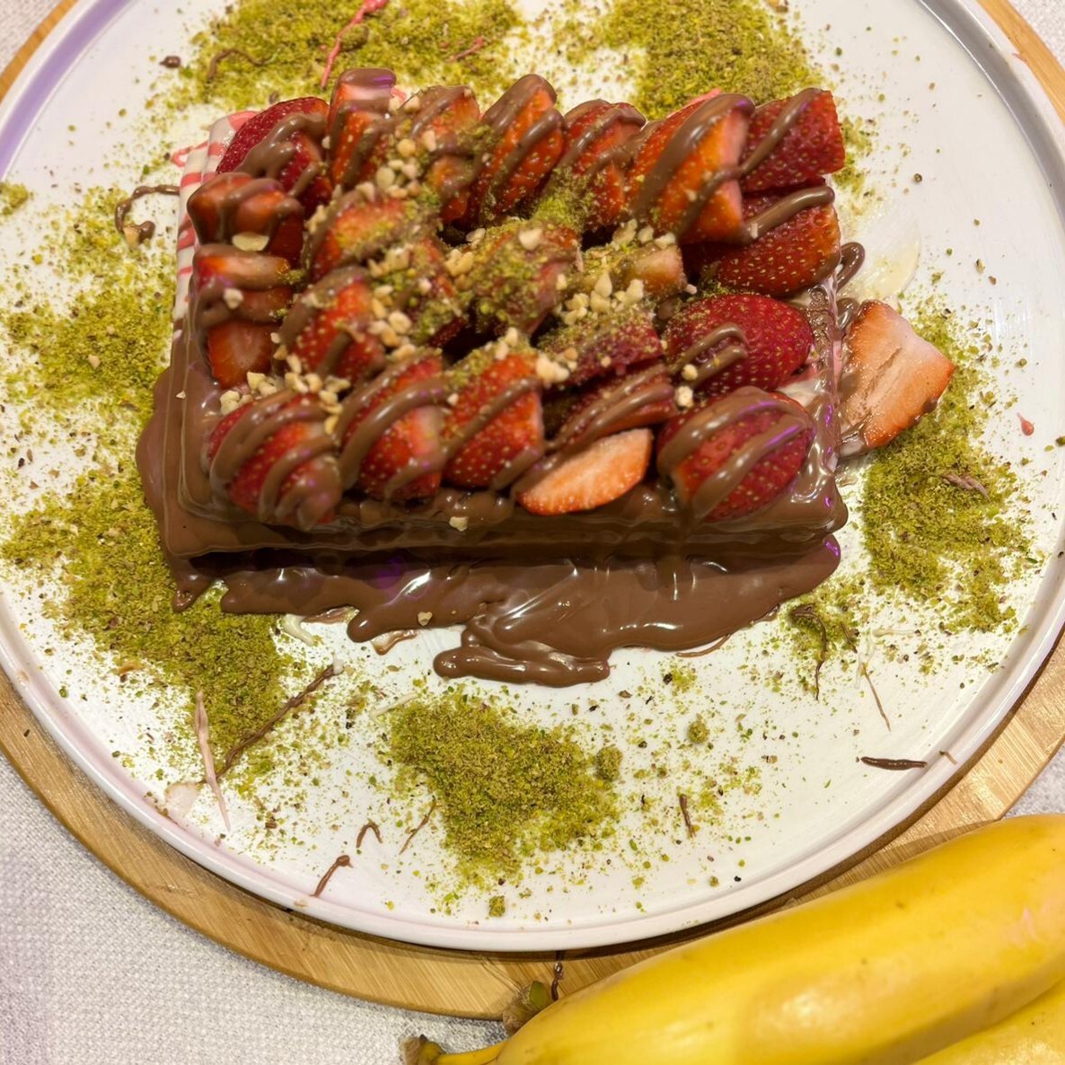 Sütlü Çikolatalı Çilekli Waffle (Büyük)