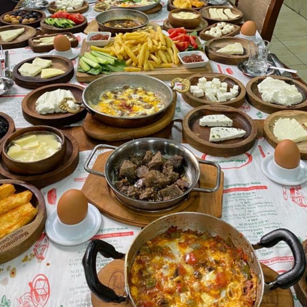 Serpme Kahvaltı (En az 2 kişilik)