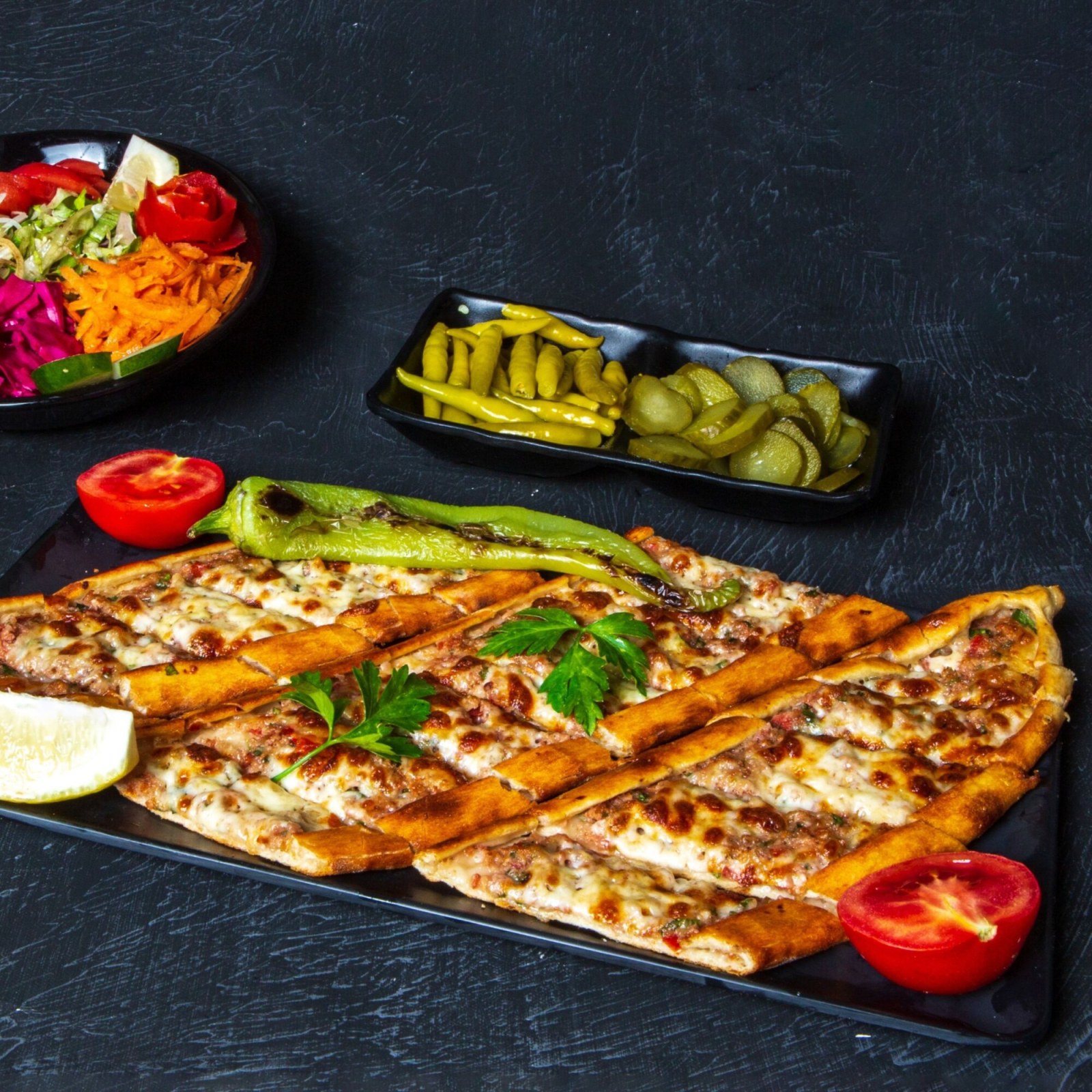 Kıymalı Kaşarlı Pide