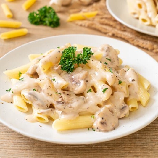 Kremalı Mantarlı Tavuklu Penne