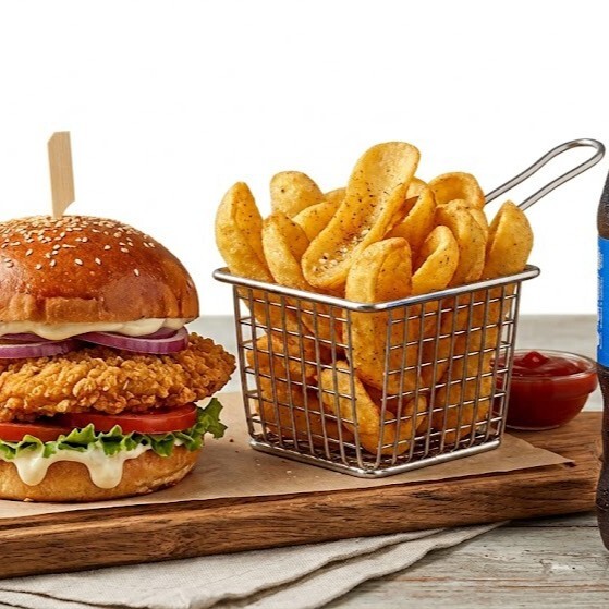 Tavuk Burger Ekonomik Menü (250 ml Pepsi + Patates Kızartması)
