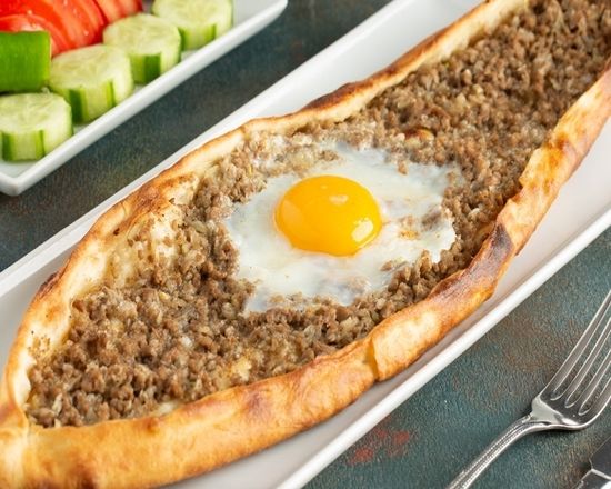 Kıymalı Yumurtalı Karadeniz Pidesi