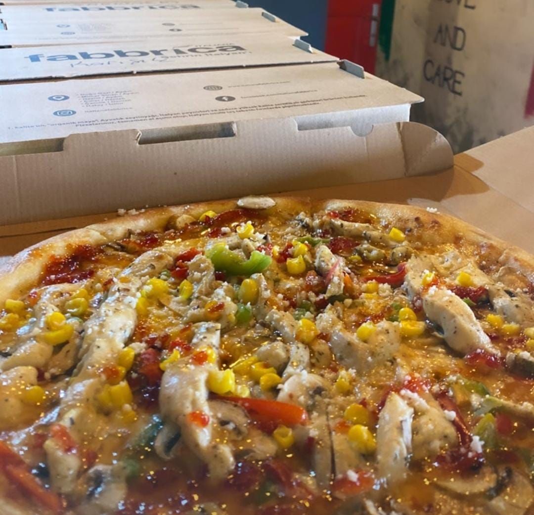Tavuklu Pizza (Orta)