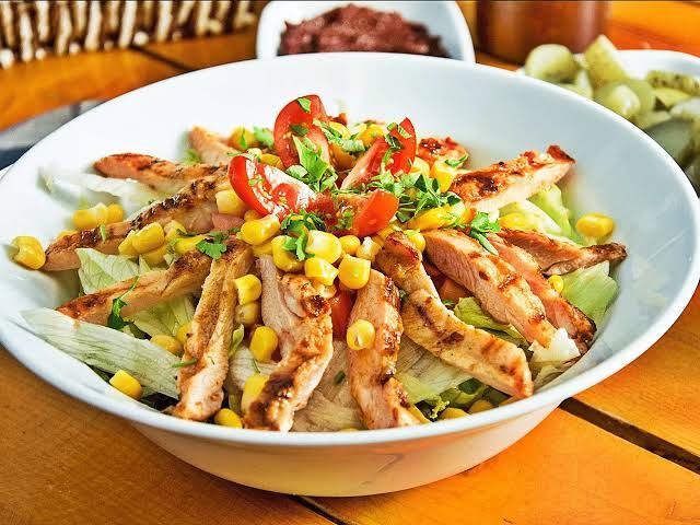 Tavuklu salata