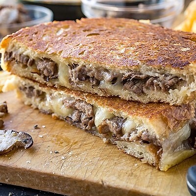 Kavurmalı Kaşarlı Yumurtalı Tost