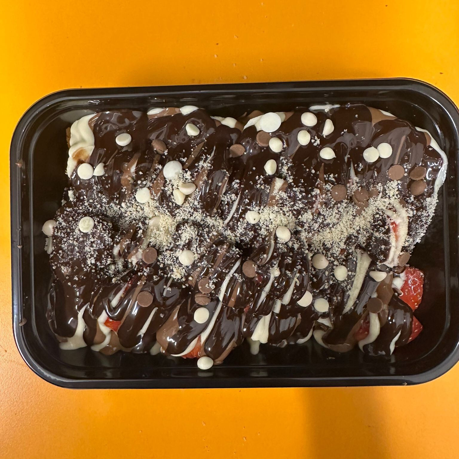 Bitter Çikolatalı Waffle Bowl (Dilimlenmiş Hamur)