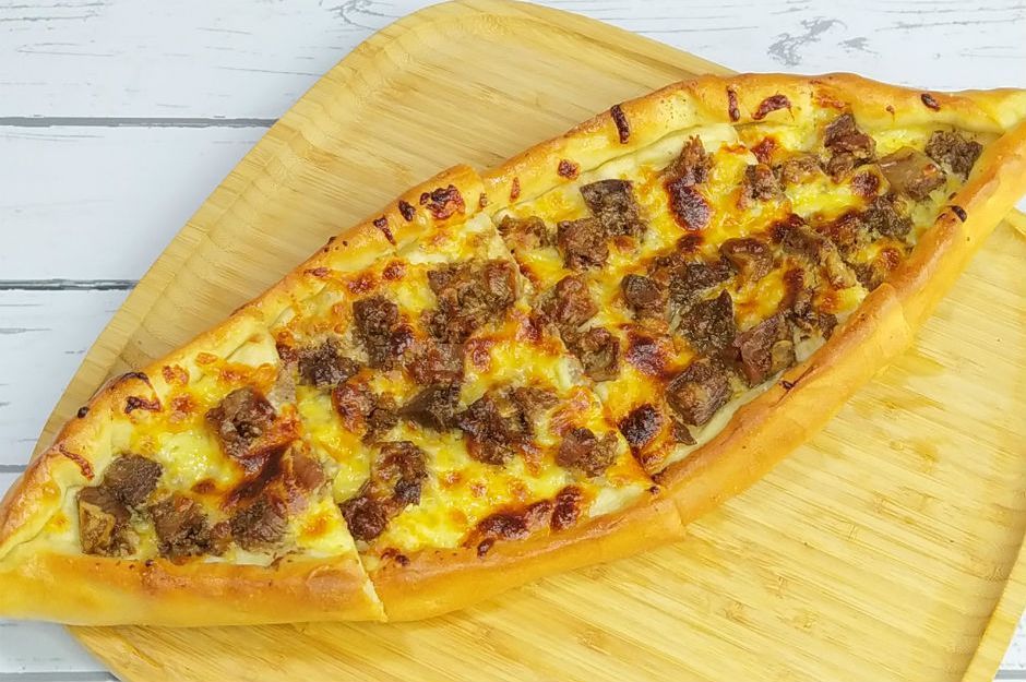 Kuşbaşı Yumurtalı Pide