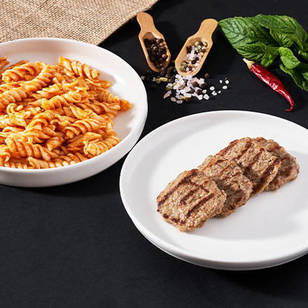 Izgara Köfte ve Fusilli Napolitan Makarna