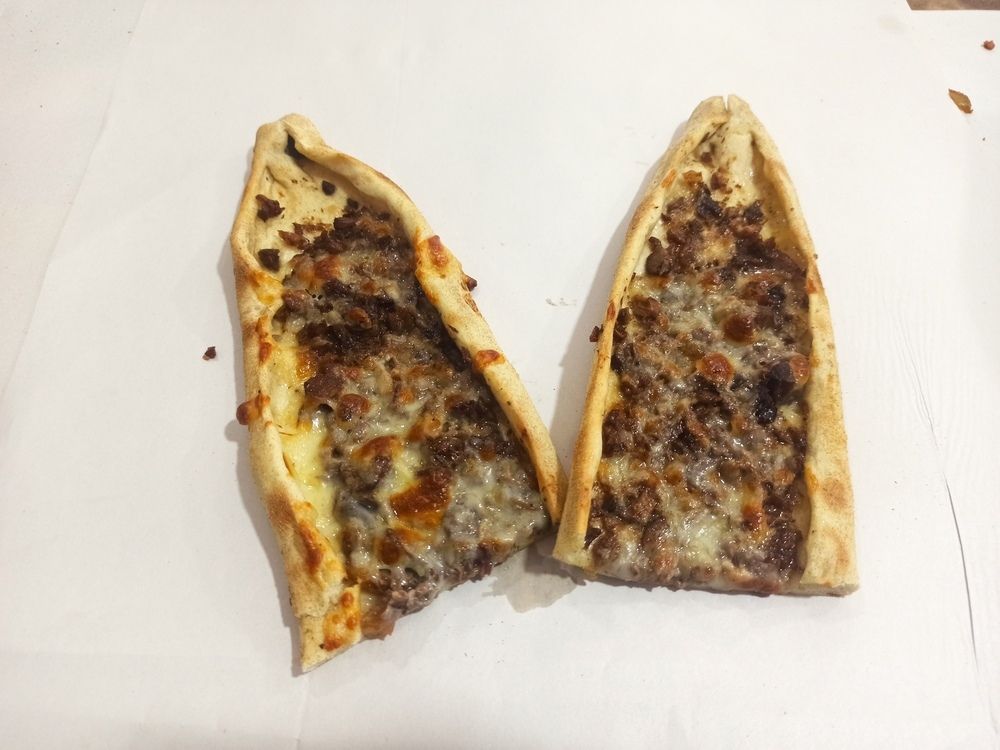 Kavurmalı Kaşarlı Pide