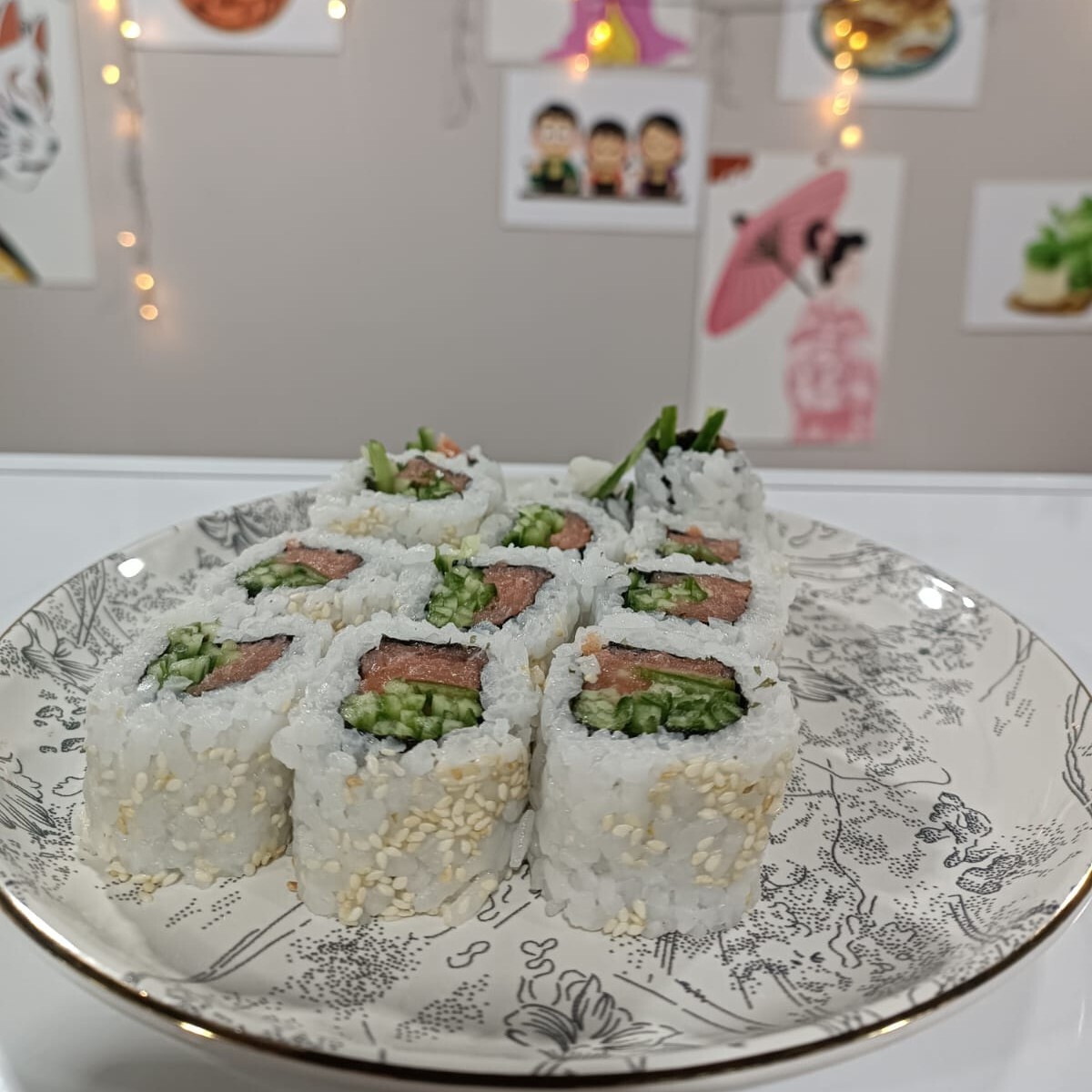 Salmon Roll (6 pcs.)