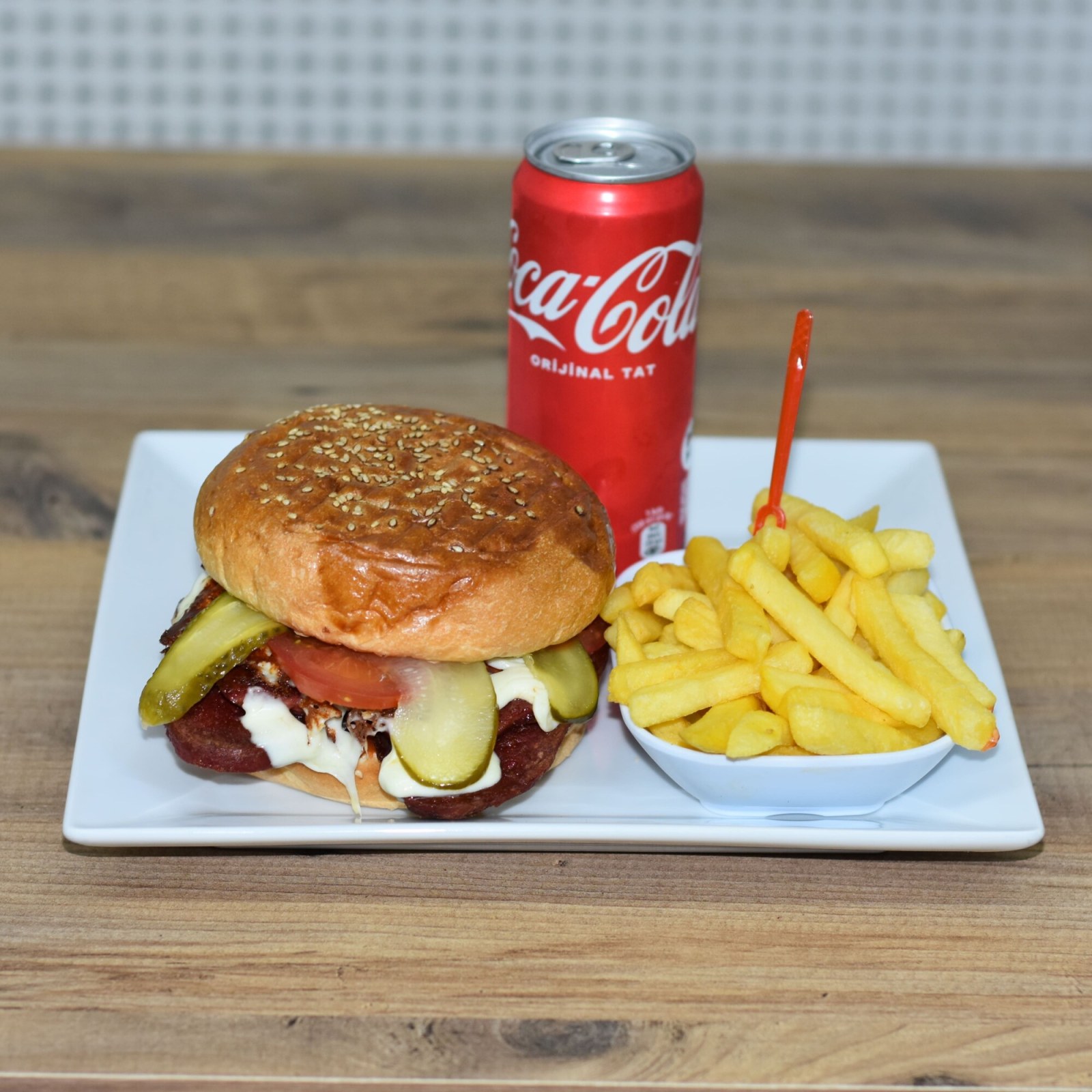 Sucuk Burger Menü