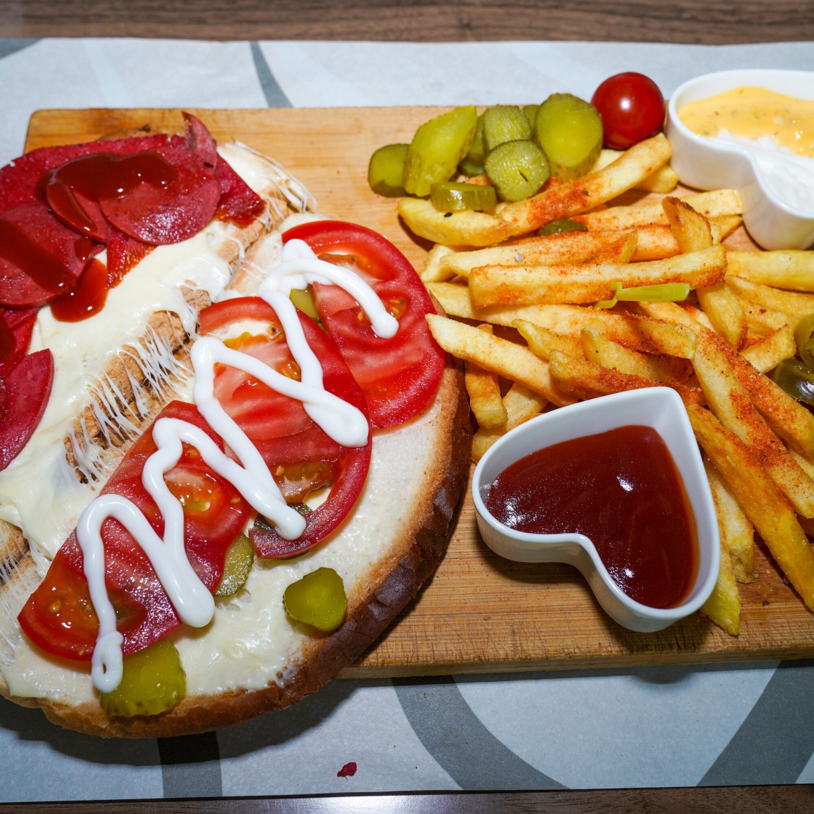 Karışık Ayvalık Tost Menü