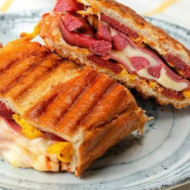 YUMURTALI TOST + Coca-Cola 1 Lt