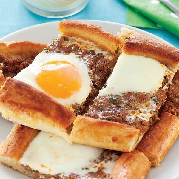 Kıymalı Yumurtalı Pide