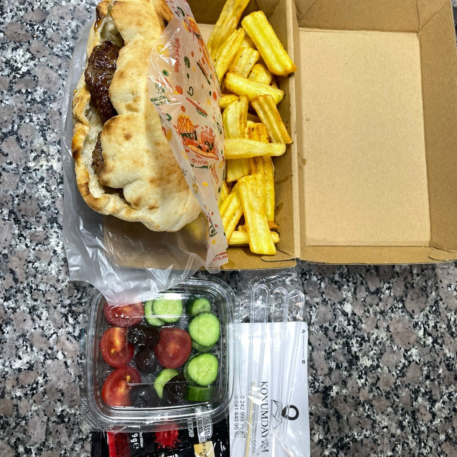 Ekmek Arası Köfte