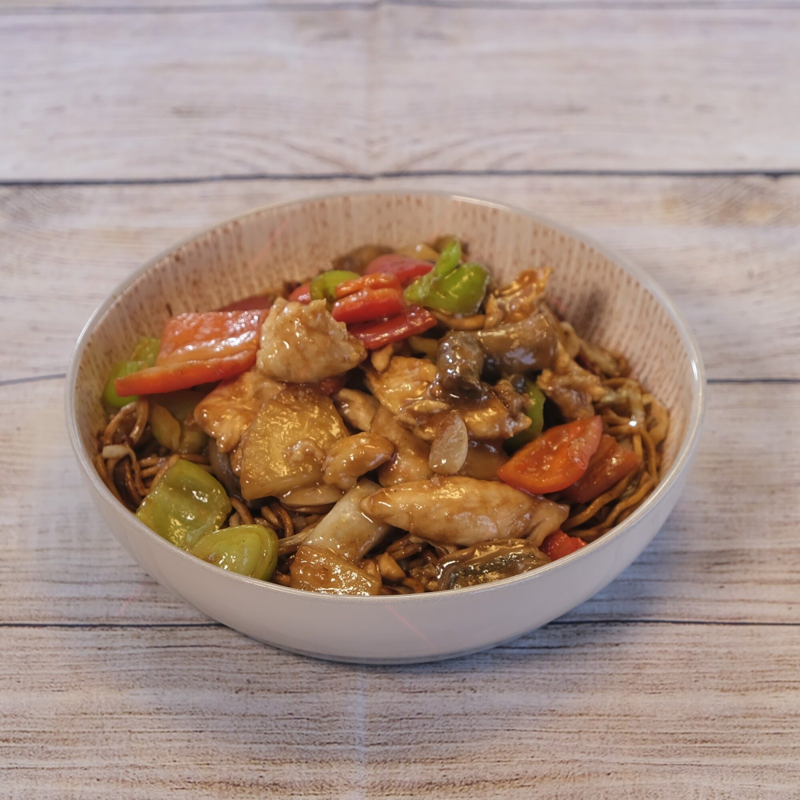 Sebzeli Erişte Üstü & Thai Usulü Kaju Fıstıklı Tavuk