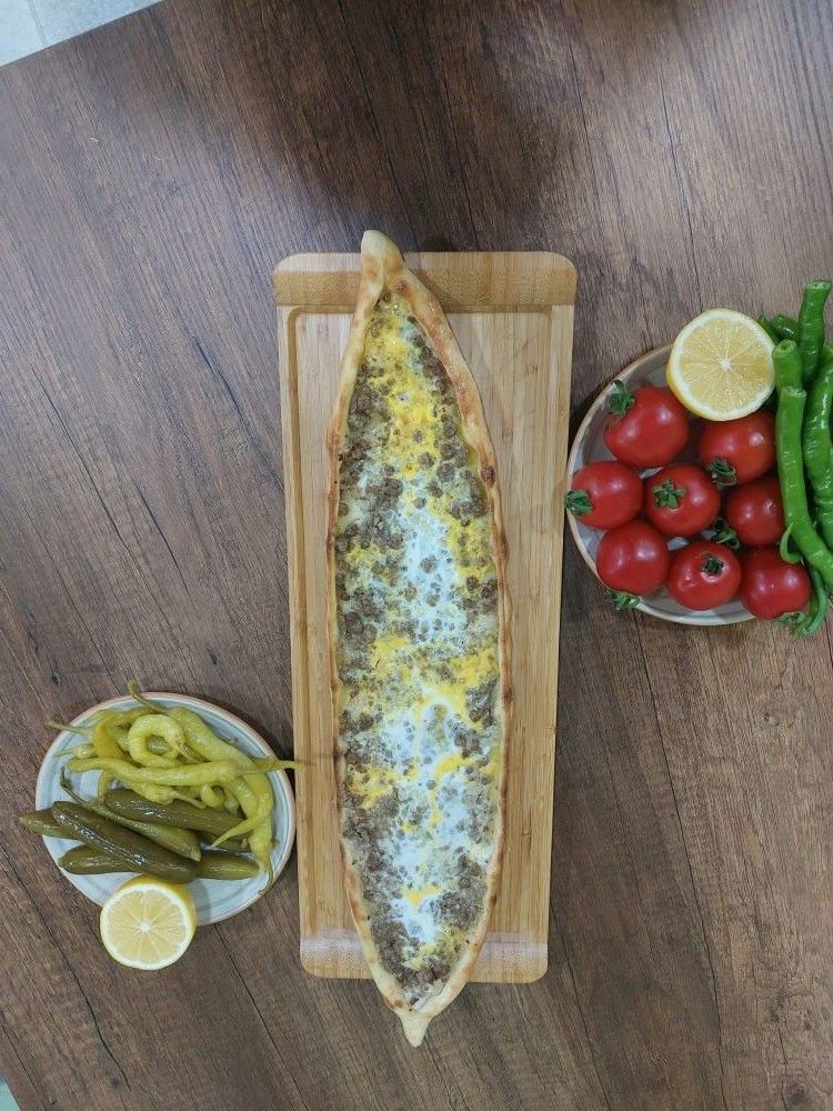 Bafra Usulü Kıymalı Yumurtalı Pide
