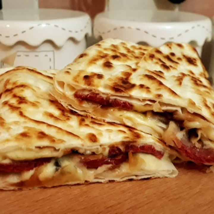 Sucuk Kaşarlı Gözleme
