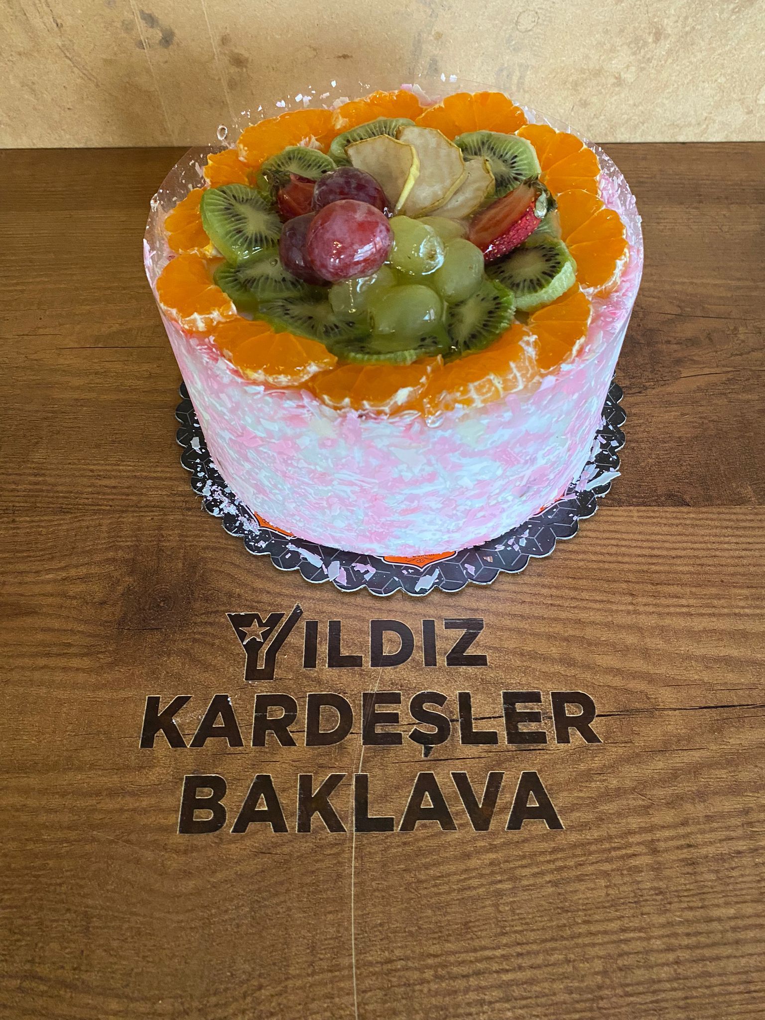 Meyveli Pasta (8 Kişilik)