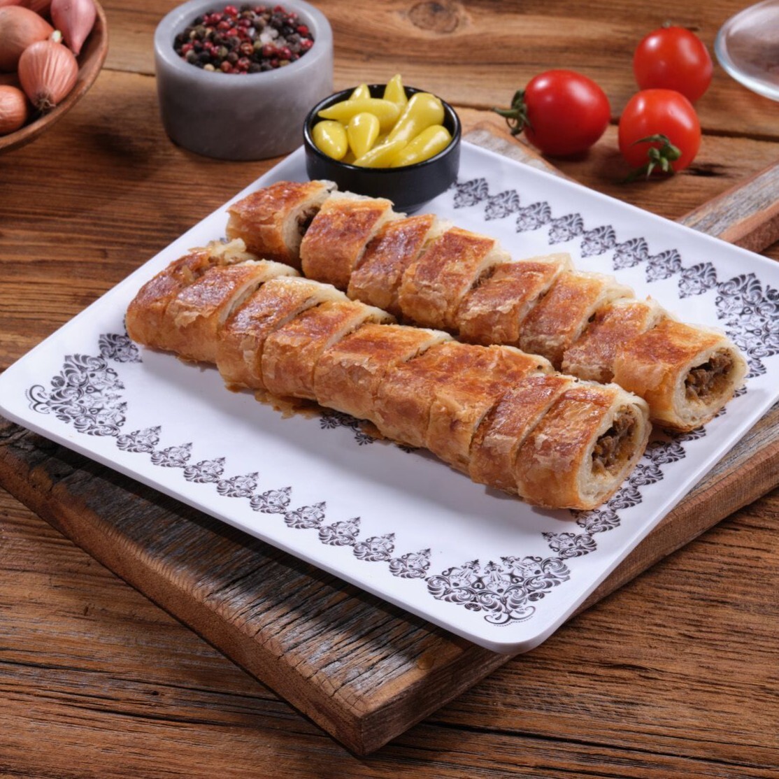 1 Porsiyon Kıymalı Kol Böreği+Coca Cola Menü
