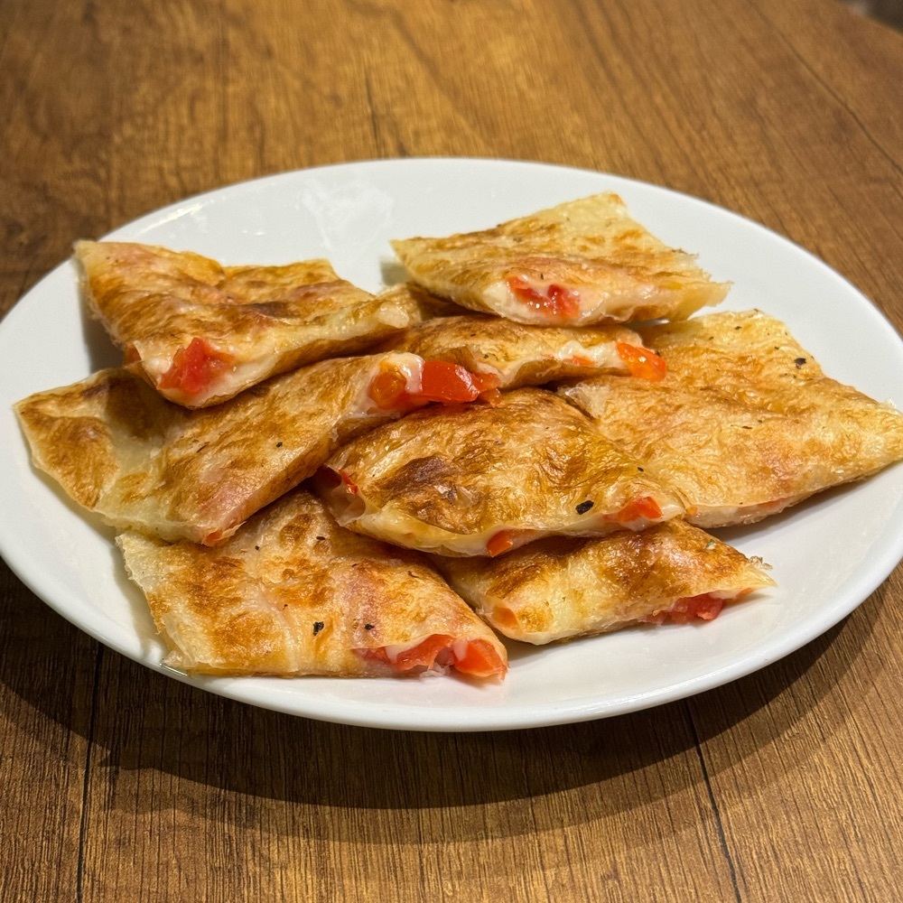 Domatesli Kaşarlı Serpme Börek